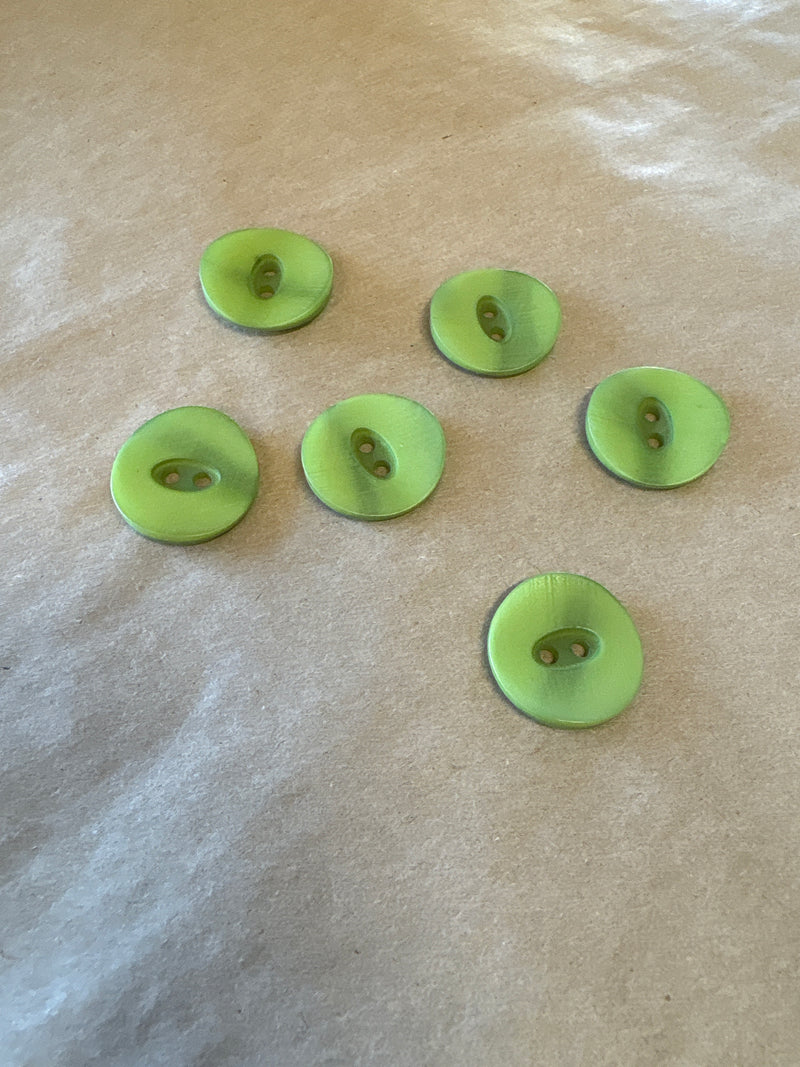 Rowan big wool 18mm 2 hole concave button - moss