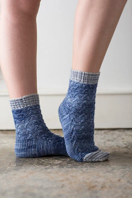 Saltburn - denim blue simple all-over cable socks